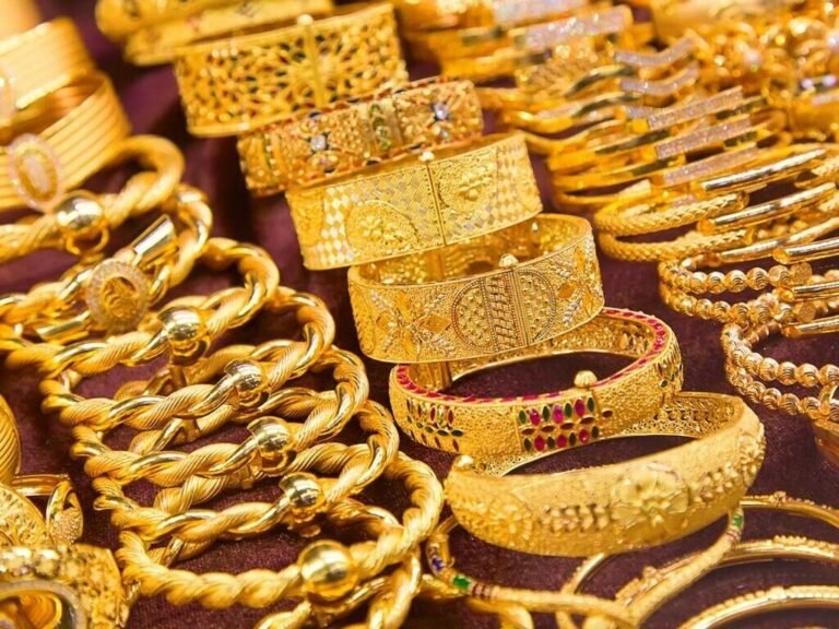Gold Prices Fall Further in Pakistan as Global Rates Decline
